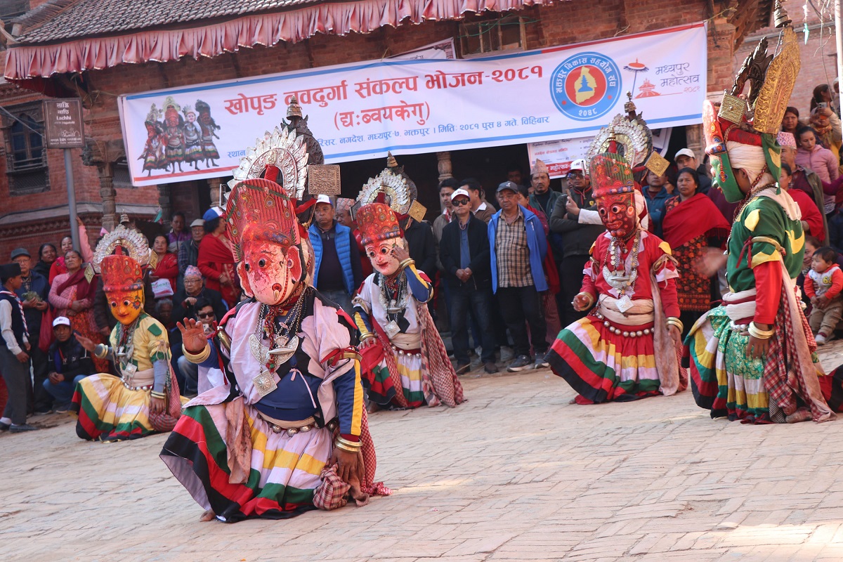 मध्पुरथिमिमा नवदुर्गा नाच प्रदर्शन