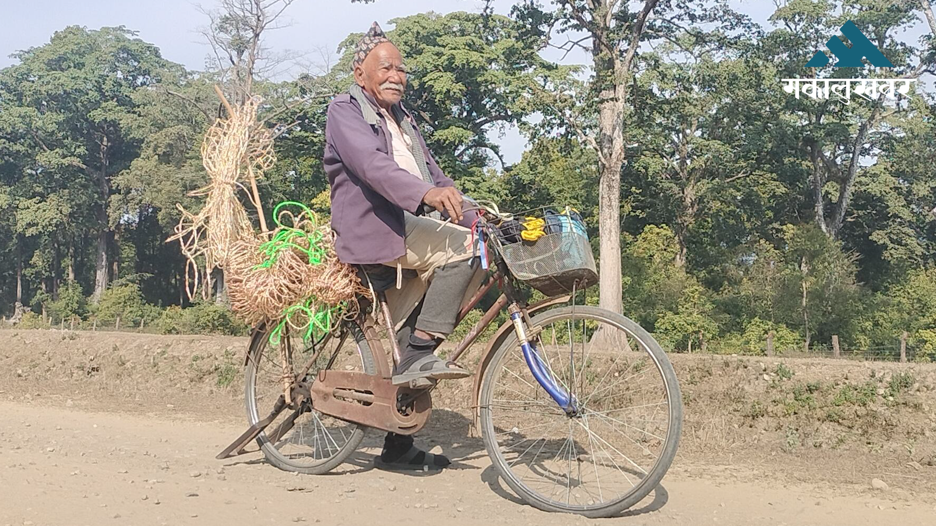 चौरासी वर्षमा पनि गाउँबस्ती डुल्दै व्यापार