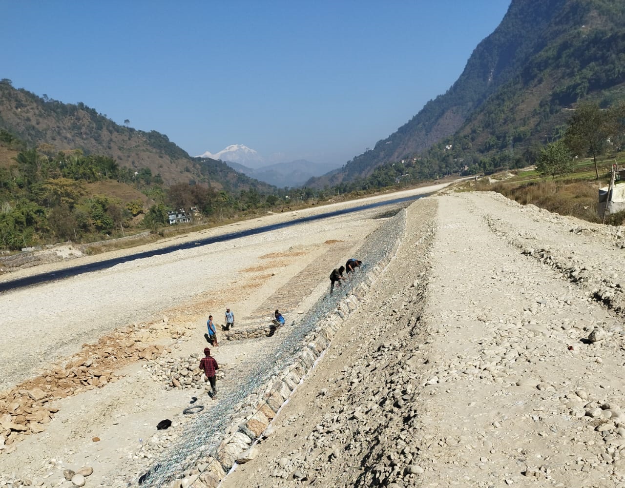 आँधीखोलामा तटबन्ध निर्माण सुरु