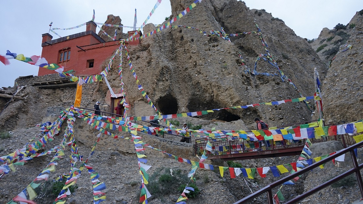 मुस्ताङको लुरी गुम्बा ओझेलमा